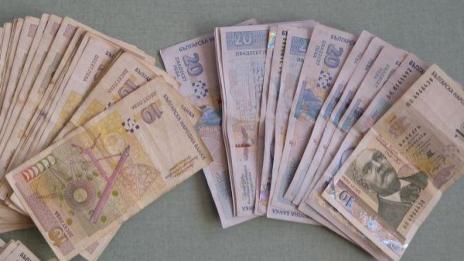 937 лева е средната брутна заплата през декември