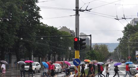 Предимно облачно и дъждовно ще бъде времето днес