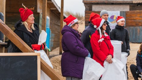 Дядо Коледовци ще хигиенизират черноморски плажове