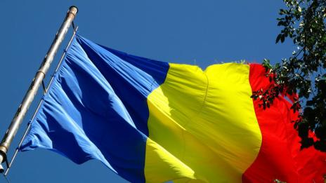 Румъния отбелязва националния си празник с военен парад и протести