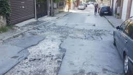Скандални разкрития в МРРБ: Имало проект за космическо наблюдение на дупките