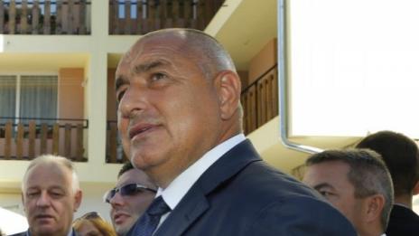 Премиерът към пожарникарите: Гасил съм с брезентова мушама!  