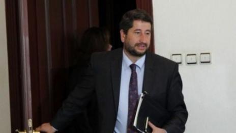 "Труд": Министърът на правосъдието опитва измама