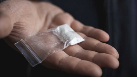 Млада жена глътна пликче в наркотици в опит да избегне полицейска проверка