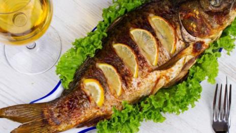 Пълнен шаран с орехи и стафиди за Никулден