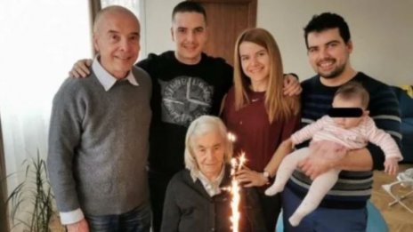 На 101 г. почина майката на доц. Мангъров