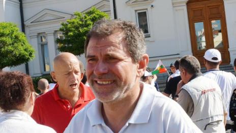 Когато си двама си мерят... влиянието, кой печели?