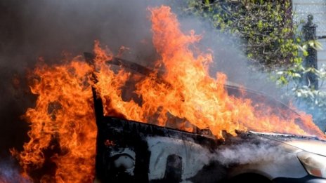 Кола с газово избухна на бул. "Република" във Варна
