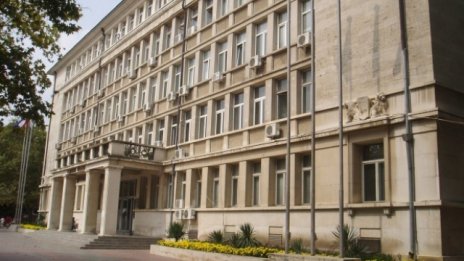 Повдигнаха две обвинения на мъжа, съсякъл с брадва полицай край Варна