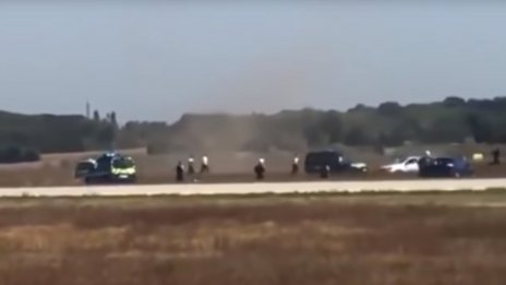 Мъж нахлу с кола на летището в Лион