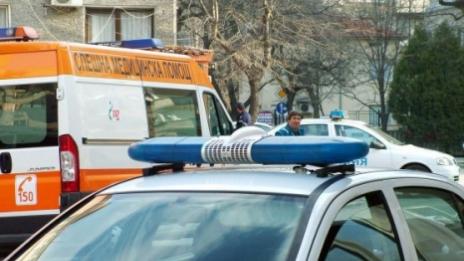 Невнимателен шофьор блъсна 82-годишна жена на заден ход