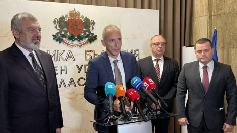 Вълчев: Ученици от определени общности ходят ежедневно с ножове на училище