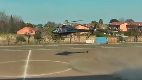 Отвлякоха футболист с хеликоптер