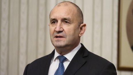 Радев реши да връчи третия мандант на АПС