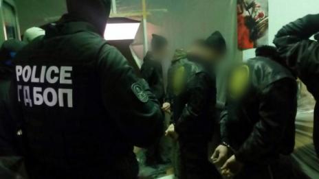 Арестуваха 11 души за наркотици при спецоперация във Варна