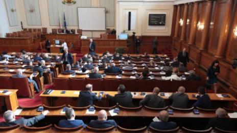 Парламентът дава почти 2 милиона за самолетни билети