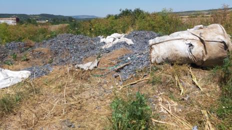 Близо 23 т стари пестициди откриха в района на Червен бряг