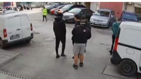 Деца си "напазаруваха" райски газ на метри от училище