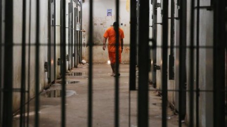 Великобритания ни връща 130 затворници