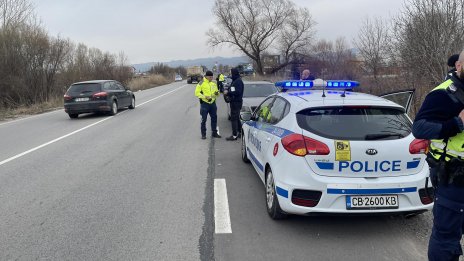 Полицай предизвика катастрофа с бременна жена, колегите му се чудят какво да го правят
