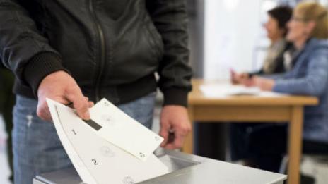 Швейцарците казаха "не" и на трите въпроса в референдума
