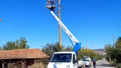 Платформа за щъркели беше монтирана във варненското село Сава