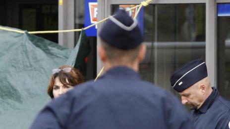 Французи обраха 14 кметства за две нощи