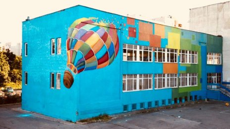 Денков и министри танцуват и играят с ученици