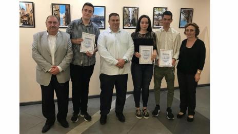 Деца от I ЕГ подредиха изложба „Ние и Европа“