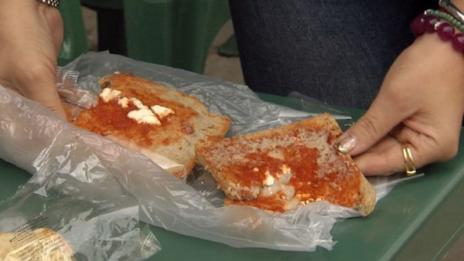 Кисела лютеница и безвкусно сирене – храната на децата