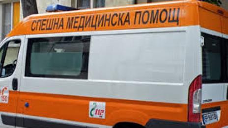 Наръгаха с нож баща и син в автобус в София