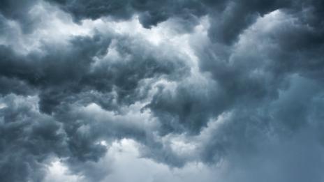 Дъждът спира, облаците остават