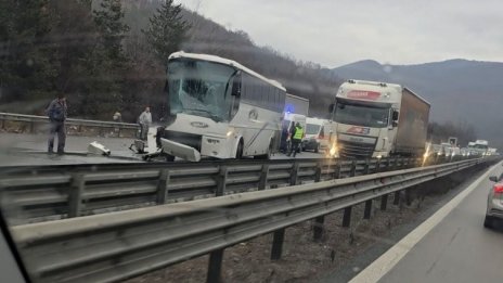 Зверска катастрофа с автобус на АМ "Хемус"