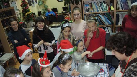 Как се правят сурвачки и содени питки научиха варненчета в НЧ „Просвета 1927”