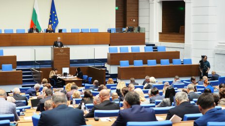 Депутатите отхвърлиха ветото на Радев за "Лукойл" 