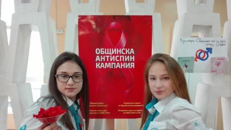 Ученици ще раздават презервативи и червени лентички във Варна