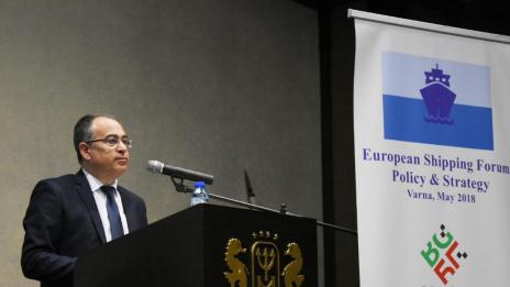 До 2029 г. портове Варна и Бургас - с устройства за зареждане на кораби с втечнен газ
