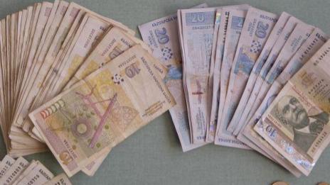 Баба от Добричко даде 1700 лв. за "колет"
