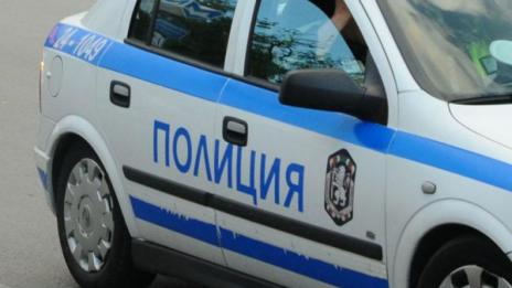 Престъпник "духна" от затвора и открадна пет коли  