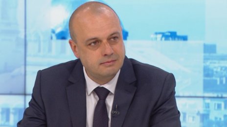 Министърът е оптимист за лятото. От къде чака туристи?