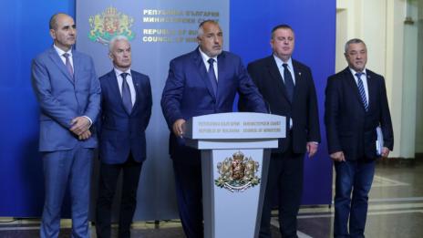 Управляващите се разбраха и за трите оставки