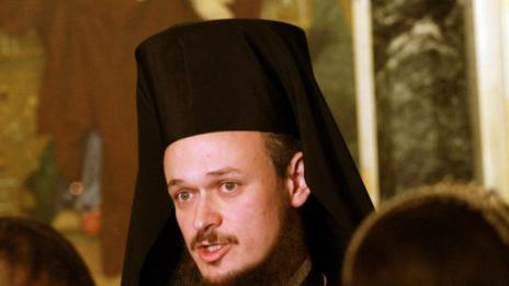 "Боклук, нещастник", викат хора на Дионисий в храма