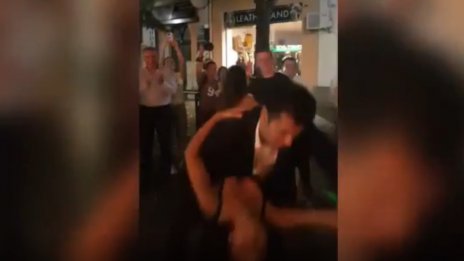 Кирил Петков се развихри в центъра на Бургас с непозната (ВИДЕО)