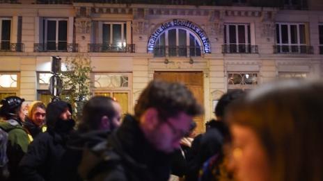 Във Франция артисти окупират театри с искане за отварянето им
