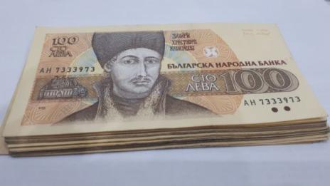 Добричлия пробута на чужденец стари бакноти във Варна