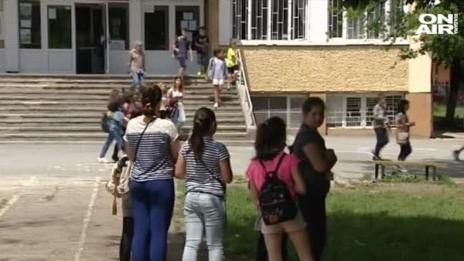Столичното 17 ОУ: Доставчиците няма да имат достъп до децата