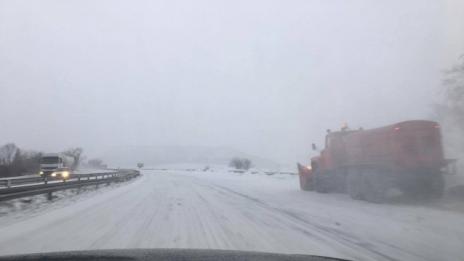 Заради снега: Ограничиха скоростта по част от „Тракия“