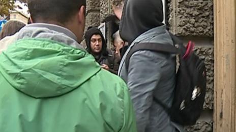 Шамар отнася шапката на Волен, очилата на Чуколов… 