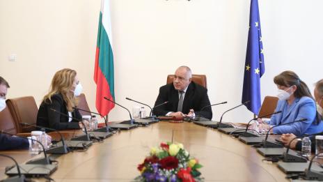 Борисов спря ваксинацията с „Астра Зенека“