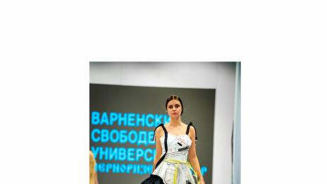 Студентка на Варненския свободен университет създаде рокля, която „говори“ за изкуство и дизайн
